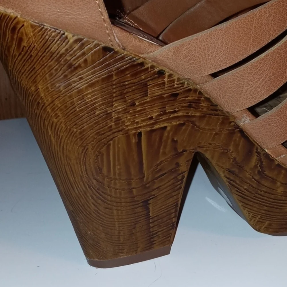 Guess platform sandal tan 8 with a 5
